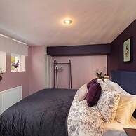 Short Walk to I360 and Beach 5 Condo With Patio