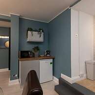 Short Walk to I360 and Beach 5 Condo With Patio