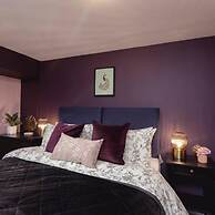 Short Walk to I360 and Beach 5 Condo With Patio