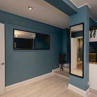 Short Walk to I360 and Beach 5 Condo With Patio