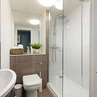 Short Walk to I360 and Beach 5 Condo With Patio