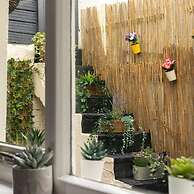 Short Walk to I360 and Beach 5 Condo With Patio