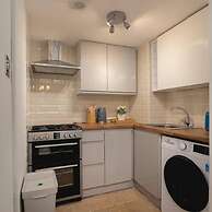 Short Walk to I360 and Beach 5 Condo With Patio