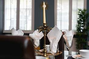 Short Walk to I360 and Beach 5 Condo With Patio