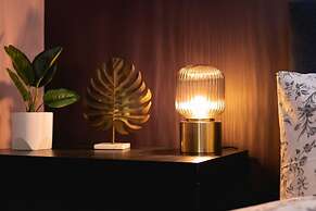 Short Walk to I360 and Beach 5 Condo With Patio