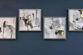 Short Walk to I360 and Beach 5 Condo With Patio