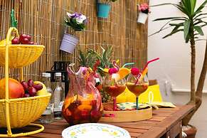 Short Walk to I360 and Beach 5 Condo With Patio