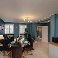 Short Walk to I360 and Beach 5 Condo With Patio