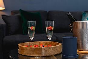 Short Walk to I360 and Beach 5 Condo With Patio