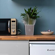 Short Walk to I360 and Beach 5 Condo With Patio