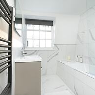 Designer Retreat 5 Location Balcony Parking