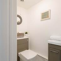 Designer Retreat 5 Location Balcony Parking