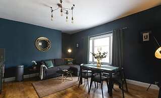 Designer Retreat 5 Location Balcony Parking