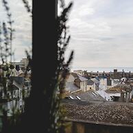 Designer Retreat 5 Location Balcony Parking