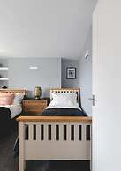 Designer Retreat 5 Location Balcony Parking