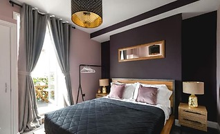 Designer Retreat 5 Location Balcony Parking