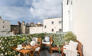 Designer Retreat 5 Location Balcony Parking