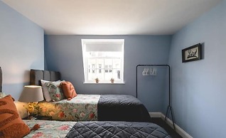 Designer Retreat 5 Location Balcony Parking