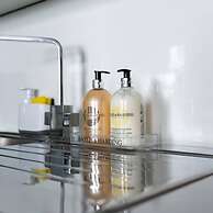 Comfy 5 Location Few Steps From BA I360