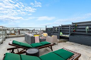 The Lanes Gem Penthouse Rooftop Terrace Sea View