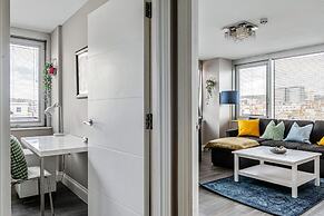 Stay Next to Pier and Brighton Beach City View