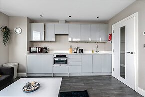 Stay Next to Pier and Brighton Beach City View