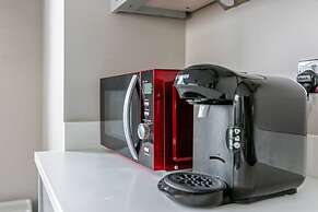 Stay Next to Pier and Brighton Beach City View