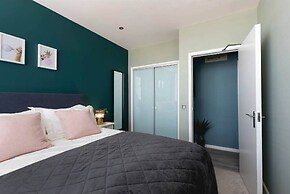 Modern Comfy 1min Walk Away From Royal Pavilion