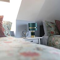 The Lanes Comfy Short Walk to Beach and Pier