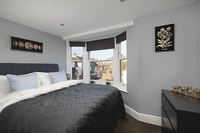 The Lanes Comfy Short Walk to Beach and Pier