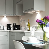 Gorgeous 5 Star Location 2 min to Brighton Beach