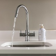 Gorgeous 5 Star Location 2 min to Brighton Beach