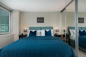 Gorgeous 5 Star Location 2 min to Brighton Beach