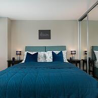 Gorgeous 5 Star Location 2 min to Brighton Beach