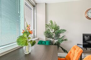 Bright Charming Condo Short Walk to Beach Pier