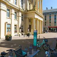 Bright Charming Condo Short Walk to Beach Pier