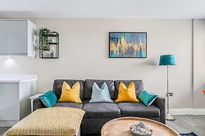 Bright Charming Condo Short Walk to Beach Pier