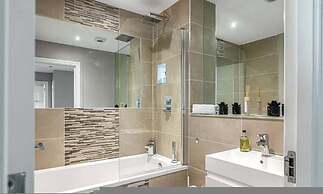 Bright Charming Condo Short Walk to Beach Pier