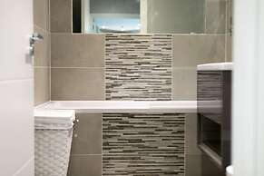 Comfy Bright 5 Brighton Beach Doorstep Retreat