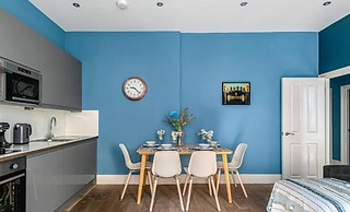 The Lanes Comfy Condo Walk to Beach King Bed