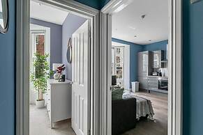 The Lanes Comfy Condo Walk to Beach King Bed