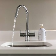 Spacious Perfect Location Moments Away From Pier