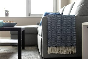 Spacious Perfect Location Moments Away From Pier