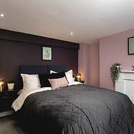 Short Walk to Brighton Beach Condo With Patio