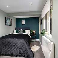 Short Walk to Brighton Beach Condo With Patio