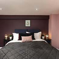 Short Walk to Brighton Beach Condo With Patio