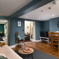 Short Walk to Brighton Beach Condo With Patio