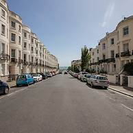 Short Walk to Brighton Beach Condo With Patio