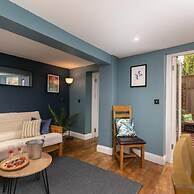 Short Walk to Brighton Beach Condo With Patio