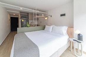 Oliving in Laureles by Wynwood House